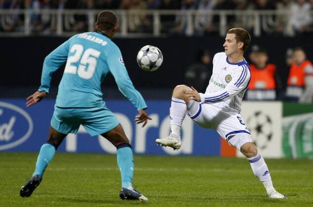 Olexandr Aliyev (Dynamo Kiew, re.) gegen Fernando (FC Porto) -  (EN00187757226) Fußball EC 1 Herren Champions League 2008 2009, Dynamo Kiew - FC Porto 1:2 Gruppe Kiew Dynamik,