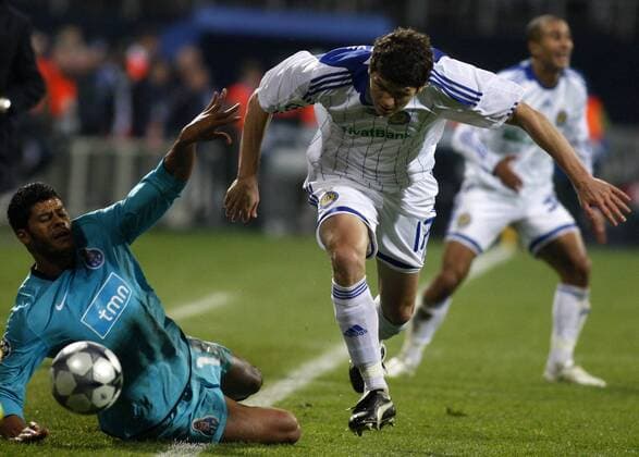 Taras Mikhalik (Dynamo Kiew, re.) gegen Hulk (FC Porto) -  (EN00187757232) Fußball EC 1 Herren Champions League 2008 2009, Dynamo Kiew - FC Porto 1:2 Gruppe Kiew Dynamik,