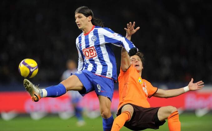 Marko Pantelic (Hertha, li.) gegen Matthias Jaissle (Hoffenheim) Fußball 1. BL Herren Saison 2008 2009, Hertha BSC Berlin - TSG 1899 Hoffenheim 1:0 Gruppe Berlin Dynamik,