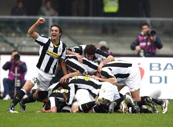 Torjubel Juventus Turin mit Nicola Legrottaglie (li.) -  Fußball Herren Serie A 2008 2009, 1. Liga, Juve Gruppe Verona Freude,