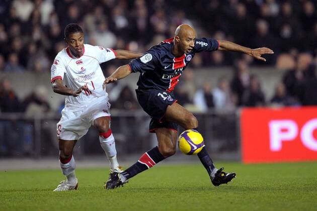 Michel Bastos (Lille, li.) gegen Sammy Traore (Paris St. Germain) -  Fußball Herren Ligue 1 2008 2009, 1. Französische Liga, Paris St. Germain - OSC Lille , PSG 1:0 Gruppe Paris Dynamik,