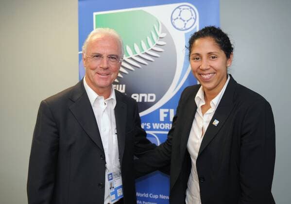 Franz Beckenbauer und Steffi Jones, OK Präsidentin der Frauen Fußball WM 2010 (beide Deutschland) - Fußball Länderspiel Damen U17 WM 2008, U 17 Nationalteam, Nationaltrikot, Jugend, Nachwuchs, Junioren, Frauen, Frauenfußball Gruppe o0 Juniorinnen Christchurch