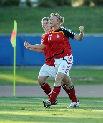 Alexandra Popp (re.) und Marie Louise Bagehorn (beide Deutschland U17) - Torjubel - Fußball Länderspiel Damen U17 WM 2008, U 17 Nationalteam, Nationaltrikot, Jugend, Nachwuchs, Junioren, Frauen, Frauenfußball Gruppe o0 Juniorinnen Christchurch Freude,