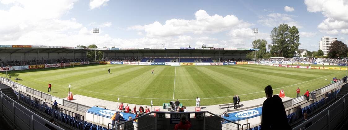 Holstein Stadion - Heimspielstätte von Holstein Kiel Fußball Herren DFB Pokal 2008 2009, Pokalspiel, Holstein Kiel Totale Holstein Stadion Kiel