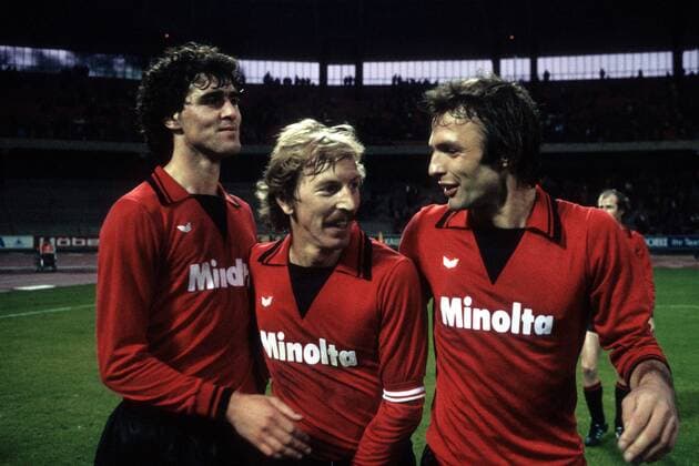 Schlussjubel Frankfurt v.li.: Bruno Pezzey, Jürgen Grabowski und Karl Heinz Körbel Fußball 1. BL Herren DEUTSCHSPRACHIGE SPORTZEITSCHRIFTEN UND -ZEITUNGEN NUR NACH RÜCKSPRACHE 1978 1979 Gruppe Köln Freude,