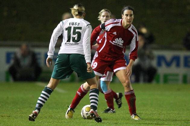 Birgit Prinz (FFC Frankfurt, re.) gegen Sonja Fuss (Duisburg) Fußball EC 3 Damen UEFA Womens Cup 2008 2009, Women s, Pokal, Europapokal, Frauen, Frauenfußball Gruppe Duisburg Dynamik,