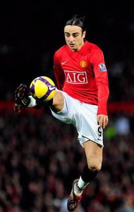 Dimitar Berbatov (Manchester United) am Ball - EDITORIAL USE ONLY. No use with unauthorised audio, video, data, fixture lists, club league logos or live services. Online in-match use limited to 120 images, no video emulation. No use in betting, games or single club league player publications. Fußball Herren English Premier League 2008 2009, 1. Englische Liga, ManU Einzelbild Manchester Dynamik,