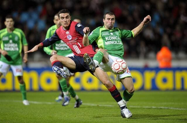 David Sauget (St. Etienne, re.) gegen Nicolas Fauvergue (Lille) -  Fußball Herren Ligue 1 2008 2009, 1. Französische Liga, OSC Lille - AS St. Etienne 3:0, LOSC, ASSE Gruppe Lille Dynamik,