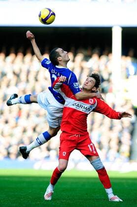 Leon Osman (Everton, li.) gegen Tuncay Sanli (Middlesbrough) - EDITORIAL USE ONLY. No use with unauthorised audio, video, data, fixture lists, club league logos or live services. Online in-match use limited to 120 images, no video emulation. No use in betting, games or single club league player publications. Fußball Herren English Premier League 2008 2009, 1. Englische Liga, Everton FC - Middlesbrough FC 1:1 Gruppe Liverpool Dynamik, Kampf,