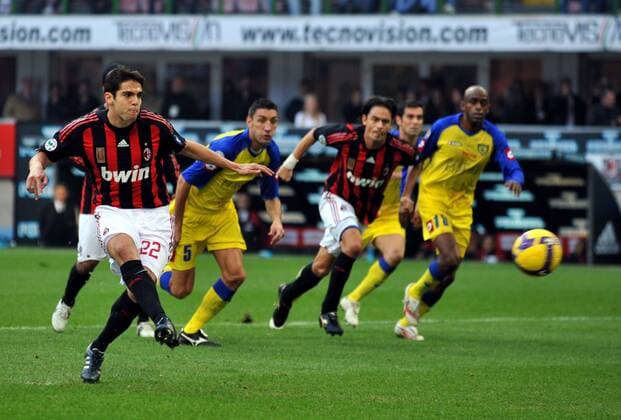 Kaka (AC Mailand) trifft per Elfmeter gegen Chievo Verona zum 1:0 -  Fußball Herren Serie A 2008 2009, 1. Italienische Liga, AC Milan - Chievo Verona Gruppe Mailand Dynamik,