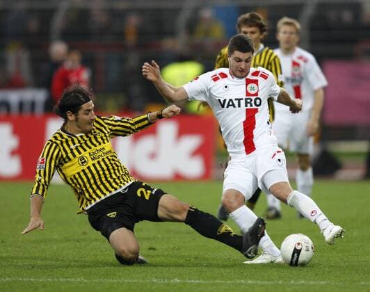 Moritz Stoppelkamp (Oberhausen, re.) gegen Cristian Fiel (Aachen) Fußball 2. BL Herren Saison 2008 2009, Rot Weiß Oberhausen - Alemannia Aachen 1:1, RW, RWO Gruppe Oberhausen Glück, Kampf,