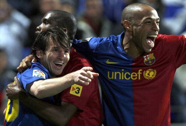 Lionel Messi (li.) jubelt mit Thierry Henry (re.) und Samuel Etoo (all FC Barcelona) -  - NOxONLINExUSE Fußball Herren Primera Division 2008 2009, 1. Spanische Liga, FC Barcelona, Barca, Vdig Gruppe Huelva Freude,