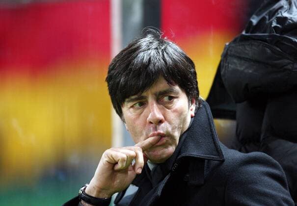 Bundestrainer Joachim Löw (Deutschland) nachdenklich Fußball Länderspiel Herren Freundschaftsspiel 2008, Test, Testspiel, Nationalteam, Porträt Berlin Skepsis