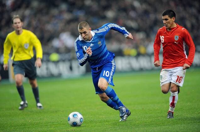 Karim Benzema (Frankreich, li.) gegen Maximiliano Pereira (Uruguay) -  (pan2879) Fußball Länderspiel Herren Freundschaftsspiel 2008, Test, Testspiel, Nationalmannschaft, Nationaltrikot Gruppe Paris Dynamik,