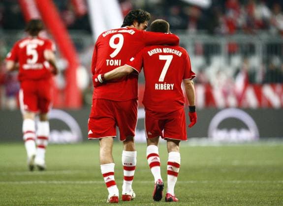 Luca Toni (li.) und Franck Ribery (beide Bayern) - Abgang Fußball 1. BL Herren Saison 2008 2009, FC Bayern München, Gruppe München Harmonie, Freude, Kameradschaft,
