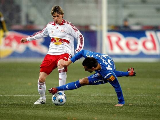 Christoph Leitgeb (Salzburg, li.) gegen Michael Liendl (Kapfenberg) -  Fußball Herren Bundesliga 2008 2009, 1. Liga, FC Red Bull Salzburg - KSV Superfund Kapfenberg, RedBull, RB Gruppe Salzburg Dynamik, Kampf,