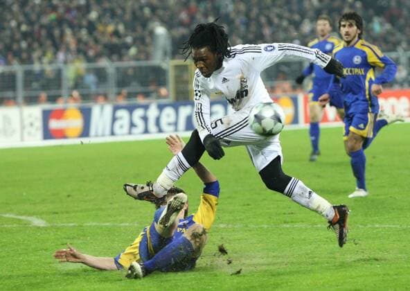 Royston Drenthe (Real Madrid, re.) im Zweikampf -  (251108PYK0340) Fußball EC 1 Herren Champions League 2008 2009, FC BATE Borisov - Real Madrid CF 0:1 Gruppe Minsk Dynamik, Kampf,