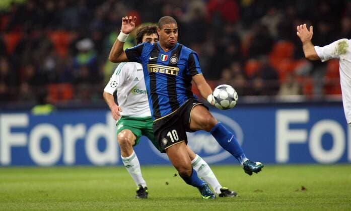 Adriano (Inter Mailand, vorn) im Duell -  Fußball EC 1 Herren Champions League 2008 2009, FC Internazionale Mailand - Panathinaikos Athen Gruppe Mailand Dynamik,