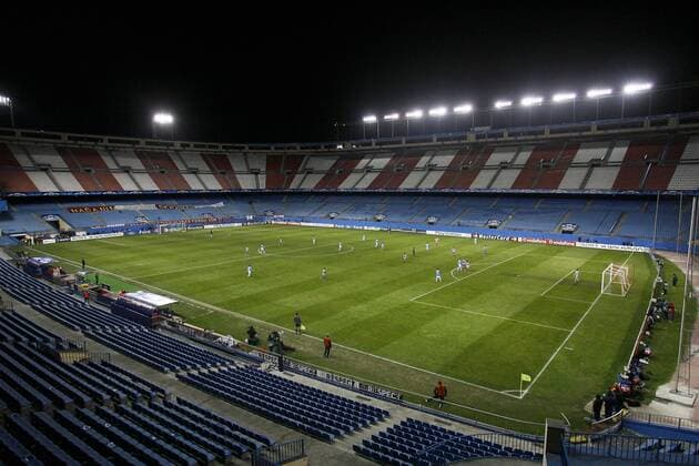 Geisterspiel im Estadio Vicente Calderon - Aufgrund eines Zuschauerverbots bleibt die Heimspielstätte von Atletico Madrid leer-  - NOxONLINExUSE Fußball EC 1 Herren Champions League 2008 2009, Atletico Madrid, abends, nachts Totale Madrid Leere,