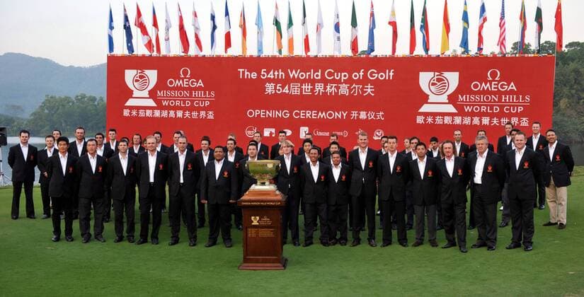 Pressetermin zum Omega Mission Hills World Cup 2008, u.a. mit Martin Kaymer (hi.2.v.li.), Alexander Cejka (hi.3.v.li., beide Deutschland), Colin Montgomerie (vorn 2.v.re., Schottland) und Miguel Angel Jimenez...-  (IMC2008112640942) Golf WM Herren Omega Mission Hills World Cup 2008, Präsentation, Pressetermin, Totale Shenzhen
