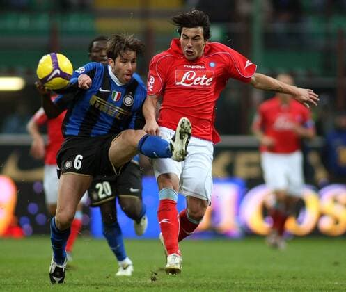 Maxwell Scherrer (Inter Mailand, li.) gegen Ezequiel Lavezzi (Neapel) -  Fußball Herren Serie A 2008 2009, 1. Italienische Liga, Internazionale Mailand - SSC Napoli 2:1, Vdig Gruppe Mailand Dynamik,