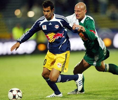 Carsten Jancker (Mattersburg, re.) gegen Anis Boussaidi (Salzburg) -  Fußball Herren Bundesliga 2008 2009, 1. Österreichische Liga, SV Mattersburg - FC Red Bull Salzburg, RedBull, RB Gruppe Mattersburg Dynamik,