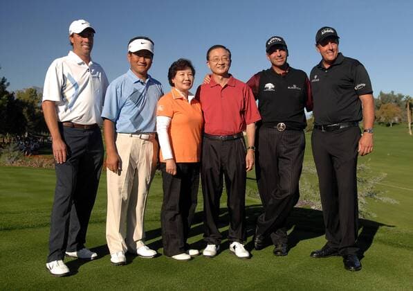 LG Skins Game 2008, v.li.: Stephen Ames (Kanada), Kyoung Ju Choi (Südkorea), 2 LG Mitarbeiter, Rocco Mediate und Phil Mickelson (beide USA) -  Golf Herren LG Skins Game 2008, PGA Tour Gruppe Indian Wells