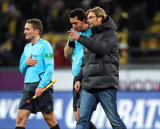 Trainer Jürgen Klopp (BVB) und Schiedsrichter Manuel Gräfe im Gespräch Fußball 1. BL Herren Saison 2008 2009, Borussia Dortmund Gruppe Dortmund