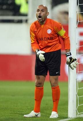 Torwart Ömer Catkic (Antalyaspor) gibt lautstark Anweisungen -  Fußball Herren Türkiye Kupasi 2008 2009, Pokalspiel, Türkischer Pokal, Antalyaspor, Antalya Einzelbild Istanbul