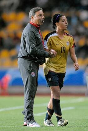 Nationaltrainer Toni DiCicco und Sydney LeRoux (beide USA U20) - Fußball WM Damen U20 WM 2008, U 20, Frauen, Frauenfußball, Länderspiel, Nationalteam Gruppe Halbfinale La Florida, Santiago de Chile Freude,