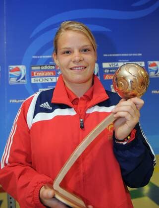 Eugenie Le Sommer (Frankreich U20) wird mit dem bronzenen Ball als drittbeste Spielerin der U20 WM 2008 ausgezeichnet - Fußball WM Damen U20 WM 2008, U 20, Frauen, Frauenfußball, Länderspiel, Nationalteam, Spiel um Platz 3 Porträt La Florida, Santiago de Chile