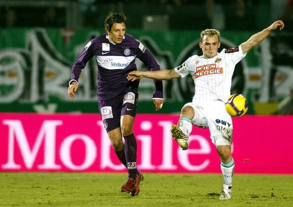 Erwin Hoffer (Rapid Wien, re.) gegen Jacek Bak (Austria Wien) -  Fußball Herren Bundesliga 2008 2009, 1. Österreichische Liga, FK Austria Wien - SK Rapid Wien 2:2 Gruppe o0 Derby, Lokalderby, Ortsderby, Stadtderby, Wien Dynamik,
