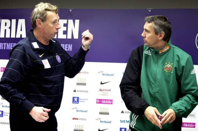 Trainerkollegen Karl Daxbacher (Austria Wien, li.) und Peter Pacult (Rapid Wien) -  Fußball Herren Bundesliga 2008 2009, 1. Österreichische Liga, FK Austria Wien - SK Rapid Wien 2:2 Gruppe o0 Derby, Lokalderby, Ortsderby, Stadtderby, Wien