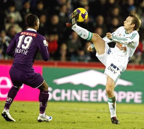 Markus Heikkinen (Rapid Wien, re.) gegen Rubin Okotie (Austria Wien) -  Fußball Herren Bundesliga 2008 2009, 1. Österreichische Liga, FK Austria Wien - SK Rapid Wien 2:2 Gruppe o0 Derby, Lokalderby, Ortsderby, Stadtderby, Wien Dynamik,
