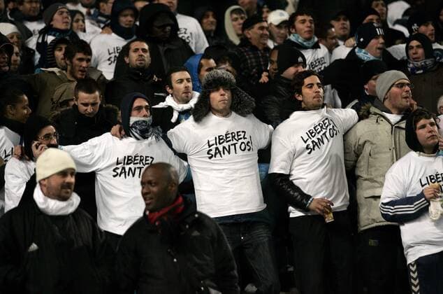 Fans von Olympique Marseille fordern Freiheit für Santos Mirasierra, der nach einem Auswärtsspiel gegen Atletico Madrid verhaftet wurde -  (pan29075) Fußball EC 1 Herren Champions League 2008 2009, OM, Olympique Gruppe Marseille