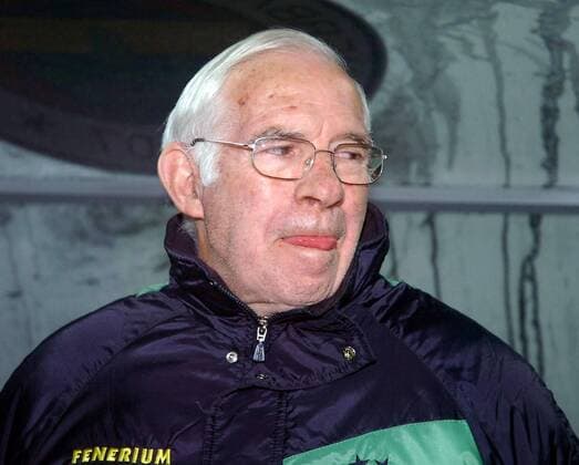 Trainer Luis Aragones (Fenerbahce) nachdenklich -  Fußball EC 1 Herren Champions League 2008 2009, Fenerbahce Istanbul Porträt Kiew Skepsis, Nachdenklichkeit, Enttäuschung,