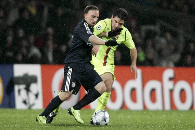 Franck Ribery (Bayern, li.) gegen Jeremy Toulalan (Lyon) -  Fußball EC 1 Herren Champions League 2008 2009, Olympique Lyon - FC Bayern München 2:3, Lyonnais Gruppe Lyon Dynamik,