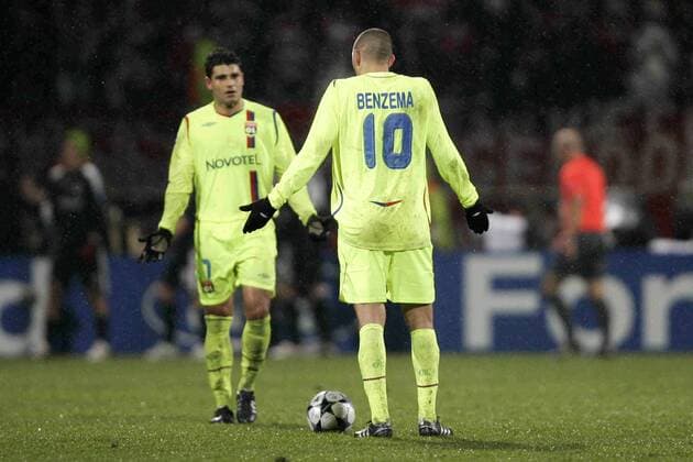 Ederson (li.) und Karim Benzema (beide Lyon) ratlos -  Fußball EC 1 Herren Champions League 2008 2009, Olympique Lyon, Lyonnais Gruppe Lyon Enttäuschung,