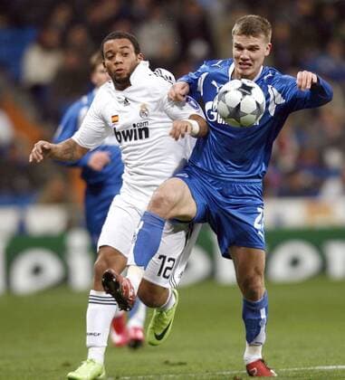 Marcelo (Real Madrid, li.) gegen Igor Denisov (St. Petersburg) -  - NOxONLINExUSE Fußball EC 1 Herren Champions League 2008 2009, Real Madrid - FC Zenit St. Petersburg 3:0 Gruppe Madrid Dynamik, Kampf,