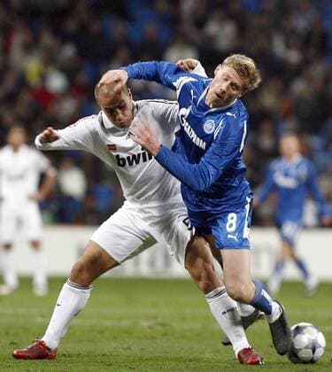 Fabio Cannavaro (Real Madrid, li.) gegen Pavel Pobregnyak (St. Petersburg) -  - NOxONLINExUSE Fußball EC 1 Herren Champions League 2008 2009, Real Madrid - FC Zenit St. Petersburg 3:0 Gruppe Madrid Dynamik, Kampf,