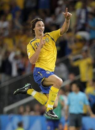 Torschütze Zlatan Ibrahimovic (Schweden) jubelt Fußball EM Herren Euro 2008, Länderspiel, Nationalteam, Nationaltrikot Einzelbild Salzburg Freude, Begeisterung,