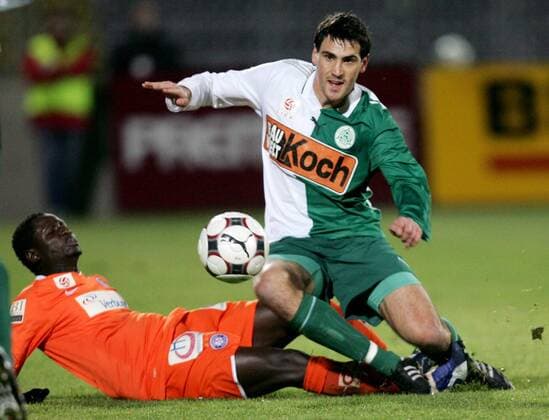 Nedeljko Malic (Mattersburg, re.) gegen Mamadou Diabang (Austria Wien) -  Fußball Herren Bundesliga 2008 2009, 1. Liga, SV Mattersburg - FK Austria Wien Gruppe Mattersburg Dynamik, Kampf,