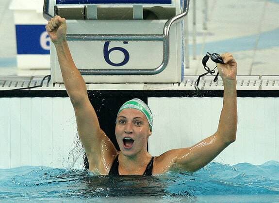 Mirna Jukic (Österreich) jubelt -  Schwimmen OS Sommer Damen Olympische Spiele Peking 2008, Sommerspiele, 100m Brust Einzelbild Peking Freude,