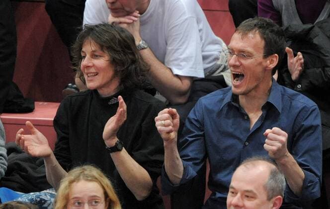 Dieter Baumann (Deutschland) und Ehefrau Isabelle jubeln während eines Heimspiels des TV Rottenburg Volleyball 1. BL Herren Saison 2008 2009, TV Rottenburg Gruppe Tübingen