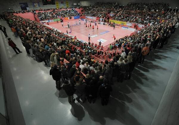 Ausverkaufte Paul Horn Arena, Heimspielstätte des TV Rottenburg Volleyball 1. BL Herren Saison 2008 2009, TV Rottenburg Totale Paul Horn Arena Tübingen