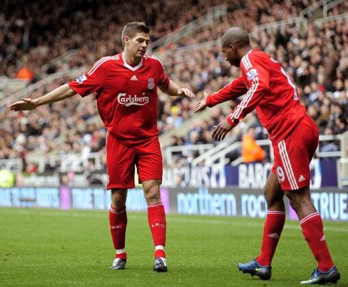 Steven Gerrard (li.) und Ryan Babel (beide Liverpool) - Torjubel - EDITORIAL USE ONLY. No use with unauthorised audio, video, data, fixture lists, club league logos or live services. Online in-match use limited to 120 images, no video emulation. No use in betting, games or single club league player publications. Fußball Herren English Premier League 2008 2009, 1. Englische Liga, FC Liverpool Gruppe Newcastle