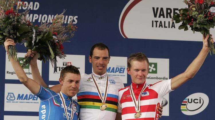 Siegerehrung WM 2008, v.li.: Damiano Cunego, Weltmeister Alessandro Ballan (beide Italien) und Matti Breschel (Dänemark) -  Radsport Herren WM 2008, Straßenradsport, Straße, Rad, Nationaltrikot Gruppe Varese Freude,