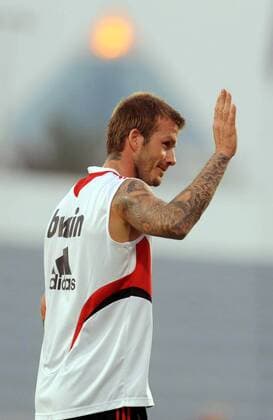 David Beckham (AC Mailand) winkt den Anhängern - Fußball Herren Serie A 2008 2009, 1. Italienische Liga, Training, Trainingslager, AC Mailand, Milan Einzelbild Dubai