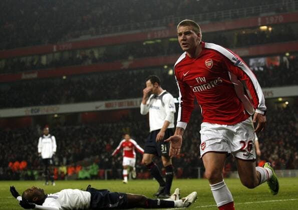 Nicklas Bendtner (Arsenal, re.) - Torjubel - EDITORIAL USE ONLY. No use with unauthorised audio, video, data, fixture lists, club league logos or live services. Online in-match use limited to 120 images, no video emulation. No use in betting, games or single club league player publications. Fußball Herren English Premier League 2008 2009, 1. Englische Liga, Arsenal FC London - Bolton Wanderers 1:0 Einzelbild London Freude,
