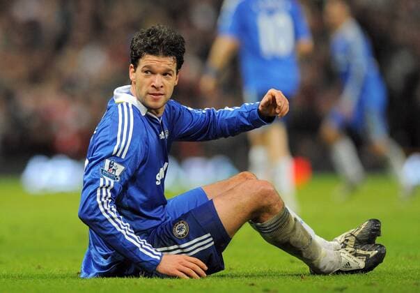Michael Ballack (Chelsea) am Boden - EDITORIAL USE ONLY. No use with unauthorised audio, video, data, fixture lists, club league logos or live services. Online in-match use limited to 120 images, no video emulation. No use in betting, games or single club league player publications. Fußball Herren English Premier League 2008 2009, 1. Englische Liga, Chelsea FC London Einzelbild Manchester Skepsis, Enttäuschung,